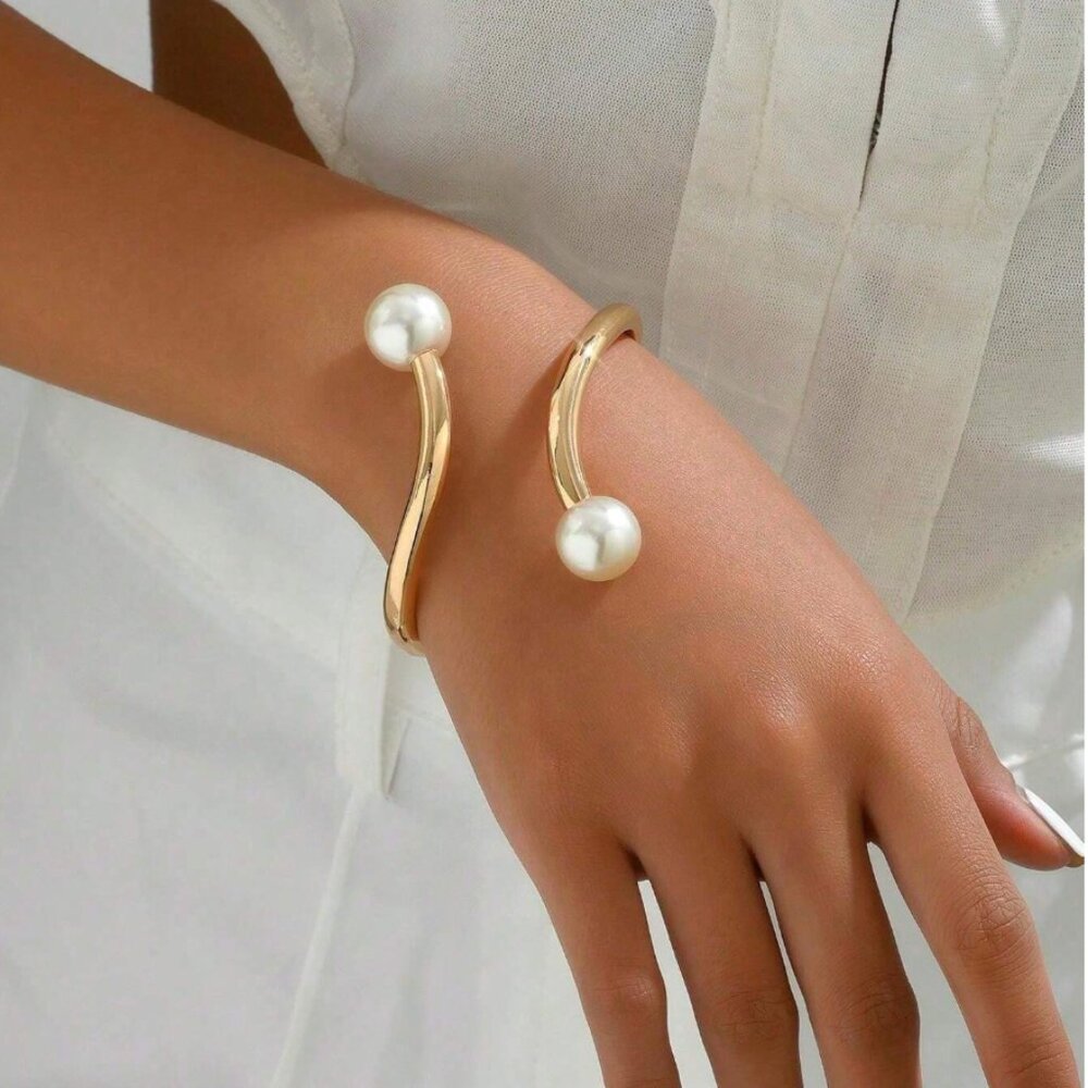 Faux Pearl Elegant Braclet